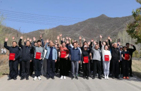 春光无限健步走 警营激扬奋进曲