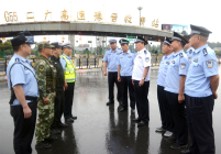 副市长李红念冒雨到G55公安检查站督导十九大安保进京通道查控工作