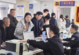 新春走基层 | 人潮中，有他们，安心！